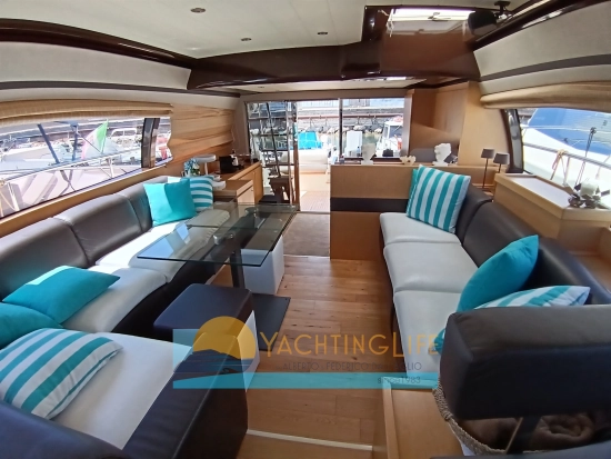 Ferretti 560 usado à venda
