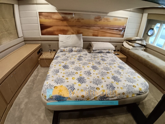 Ferretti 560 usado à venda