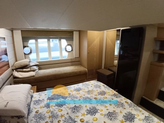 Ferretti 560 usado à venda
