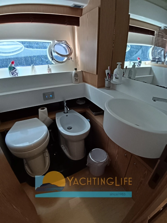 Ferretti 560 usado à venda