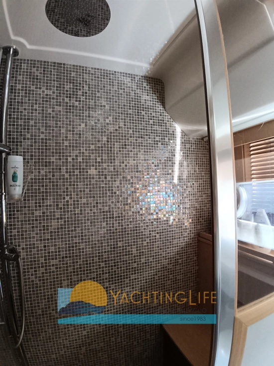 Ferretti 560 usado à venda