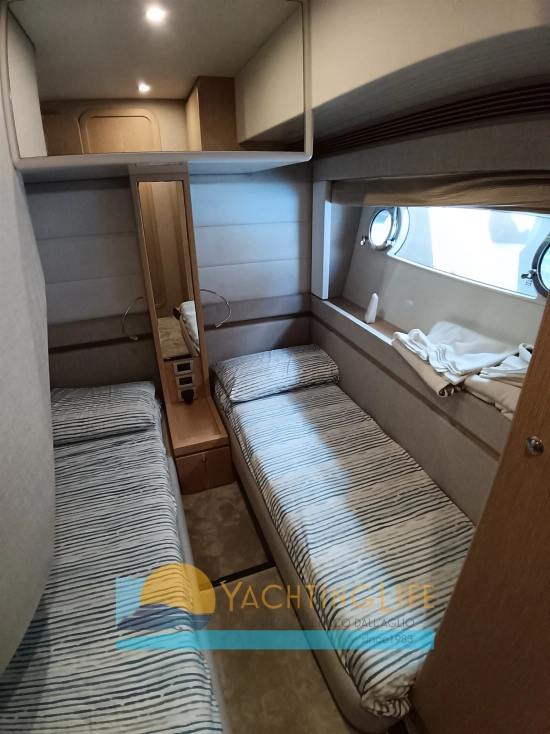 Ferretti 560 usado à venda