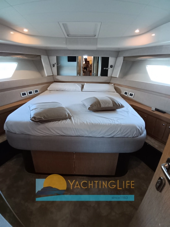 Ferretti 560 usado à venda