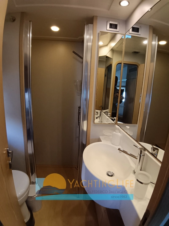 Ferretti 560 usado à venda