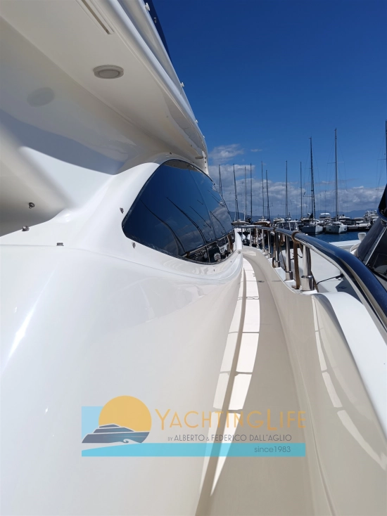 Ferretti 560 usado à venda