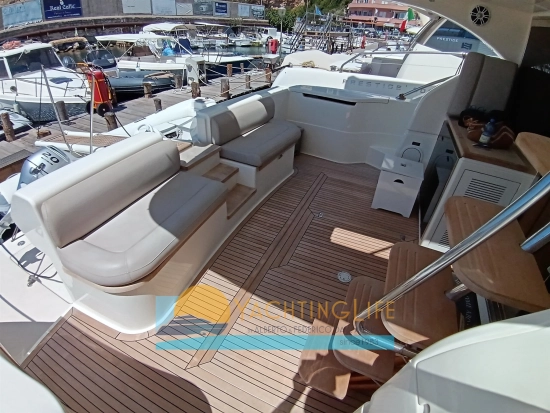 Ferretti 560 usado à venda