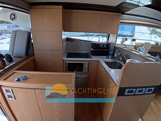 Ferretti 560 usado à venda