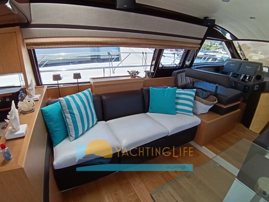 Ferretti 560 usado à venda