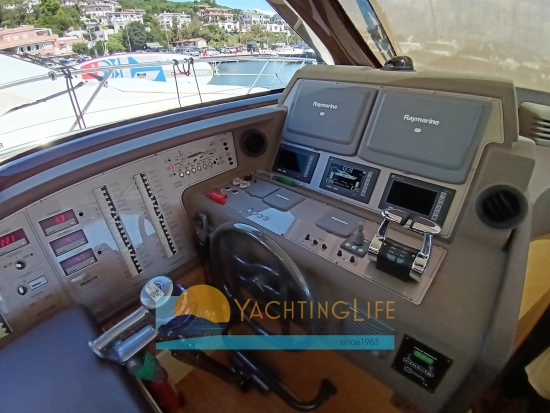 Ferretti 560 usado à venda