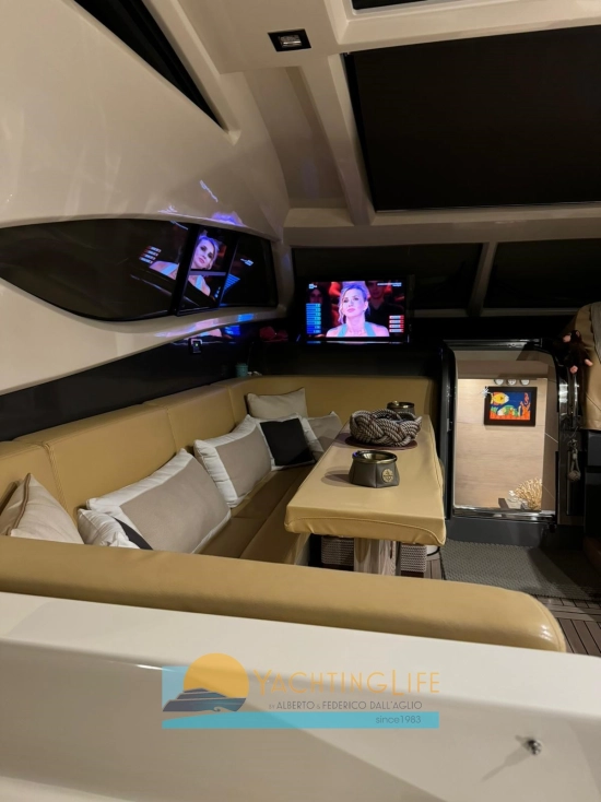 Cayman Yachts 48 WA usado à venda