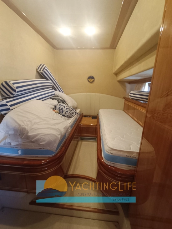 Ferretti 810 usado à venda