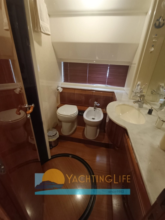 Ferretti 810 usado à venda
