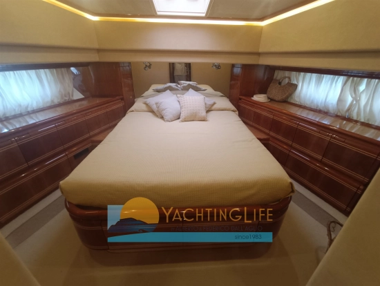 Ferretti 810 usado à venda