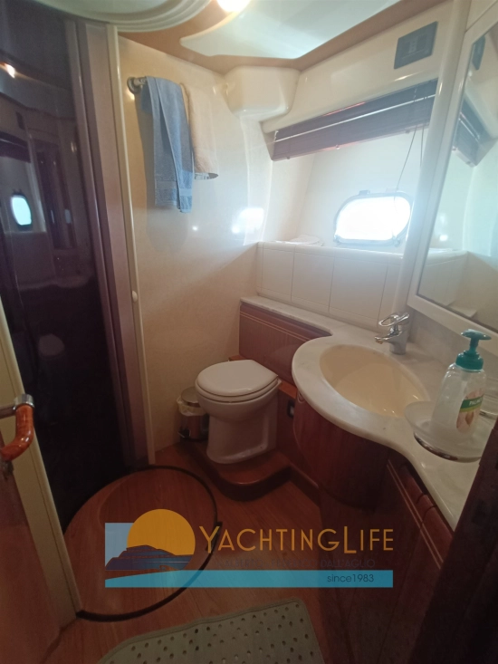 Ferretti 810 usado à venda