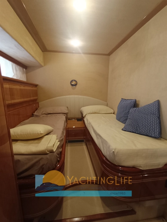 Ferretti 810 usado à venda