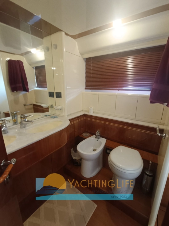 Ferretti 810 usado à venda