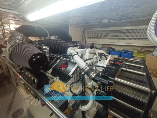 Ferretti 810 usado à venda