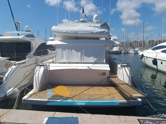 Ferretti 810 usado à venda