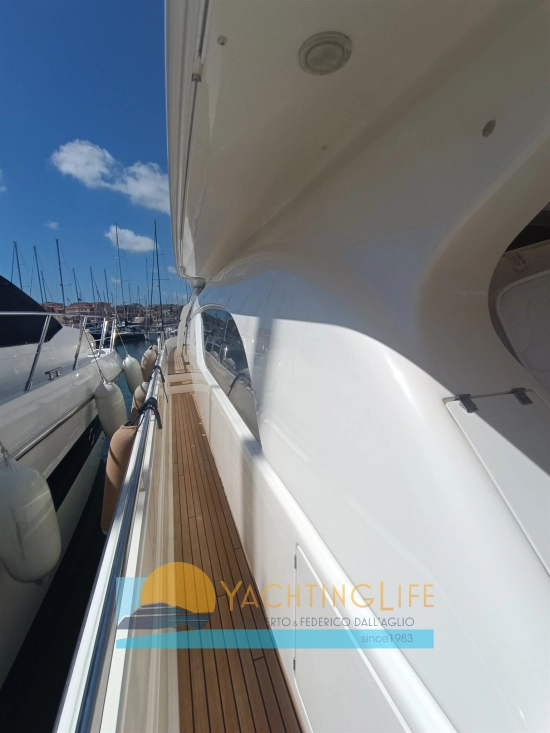Ferretti 810 usado à venda