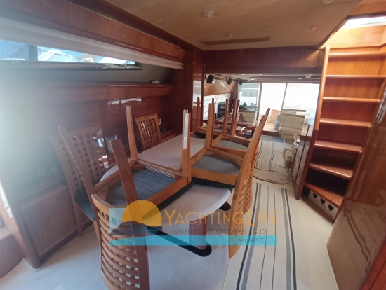 Ferretti 810 usado à venda