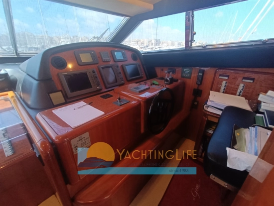 Ferretti 810 usado à venda