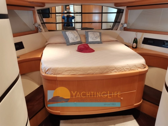 Pershing 76 usado à venda