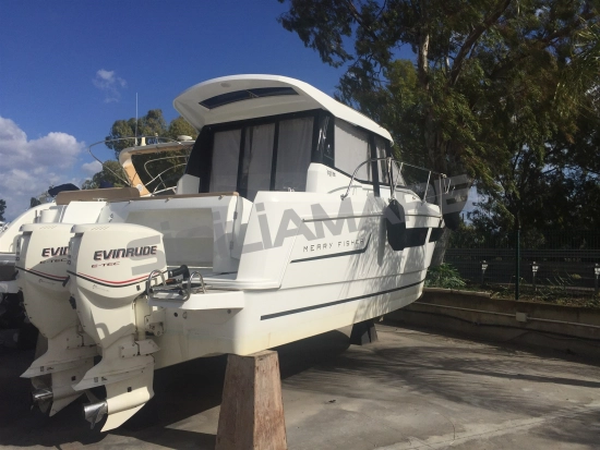 Jeanneau Merry Fisher 855 usado à venda