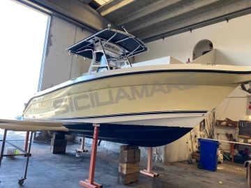 Century boats 2400 CC usata in vendita