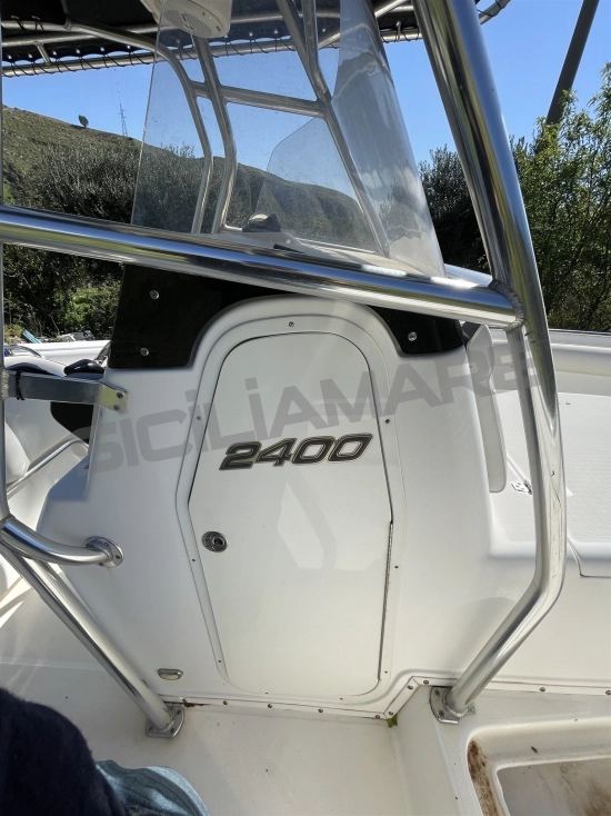 Century boats 2400 CC usata in vendita
