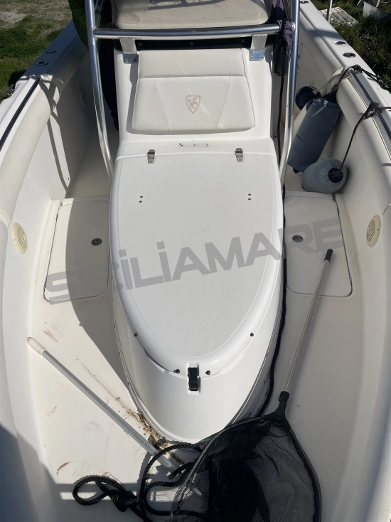 Century boats 2400 CC usata in vendita