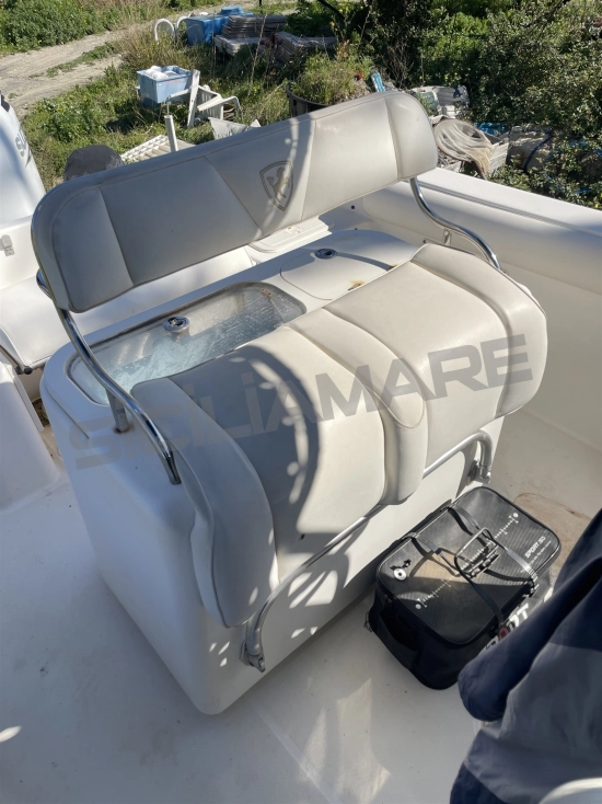 Century boats 2400 CC usata in vendita
