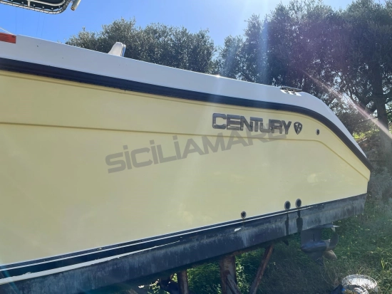 Century boats 2400 CC usata in vendita