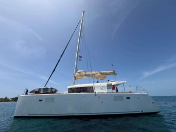 Lagoon 450 F usado à venda