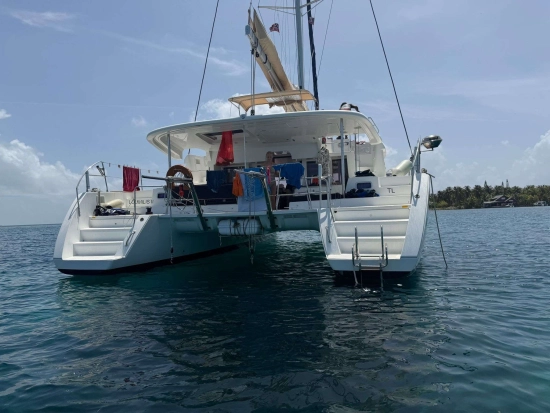 Lagoon 450 F usado à venda
