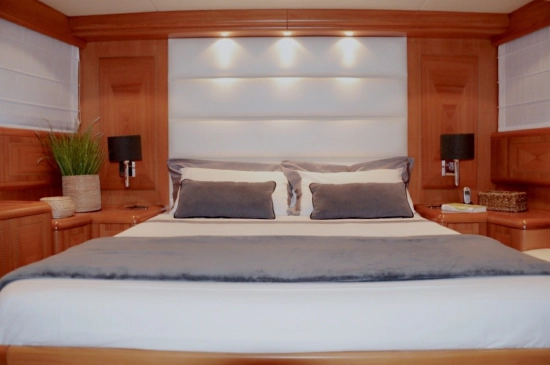 Overmarine Mangusta 72 Open usado à venda