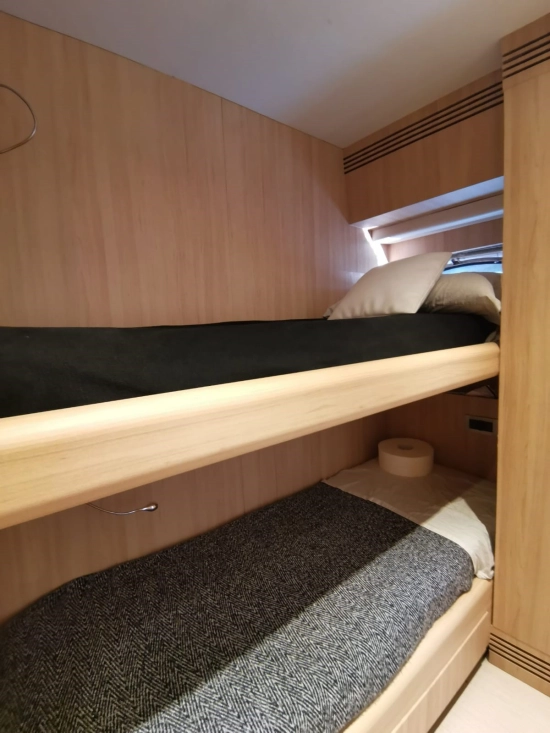 Uniesse 75 HT usado à venda