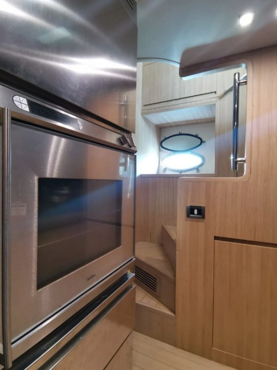 Uniesse 75 HT usado à venda
