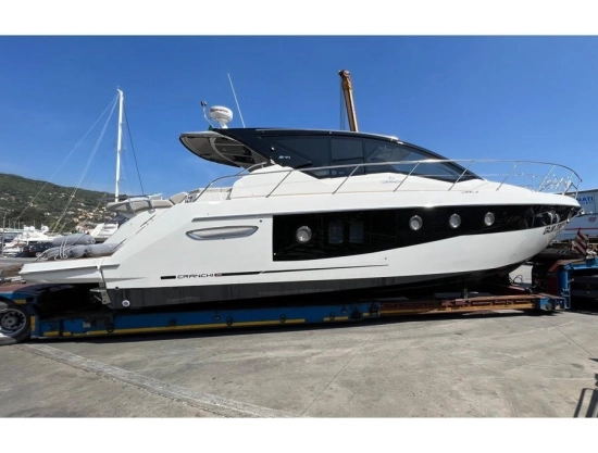 Cranchi M44 HT usado à venda