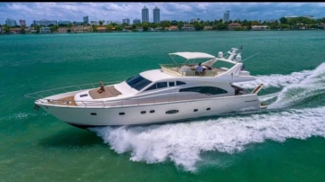 Ferretti 680 usado à venda