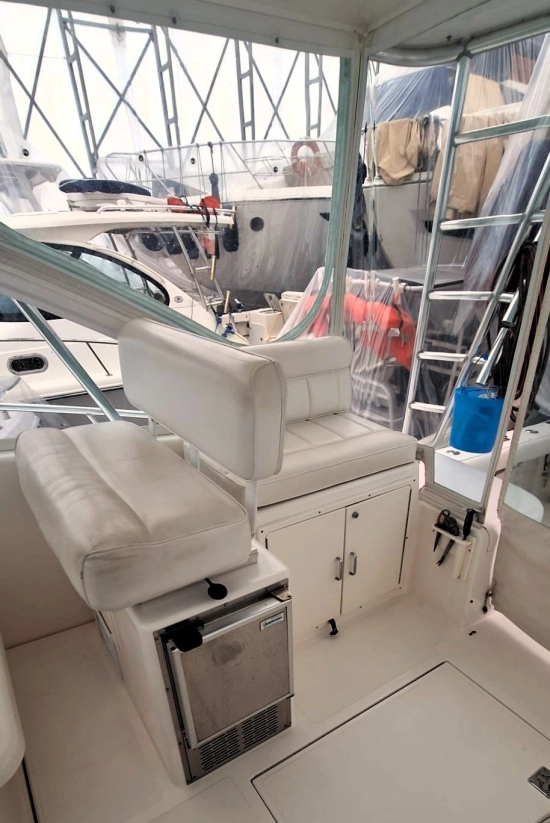 Cabo Yachts 32 Express Tuna Tower usata in vendita
