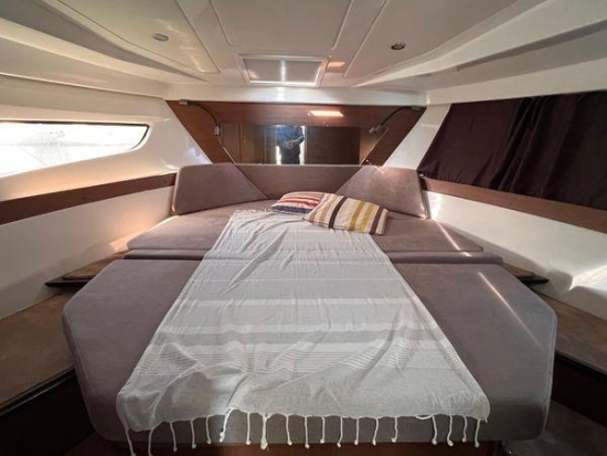 Beneteau Antares 11 OB usado à venda