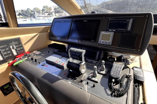 Ferretti 550 usado à venda