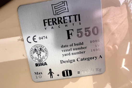 Ferretti 550 usado à venda