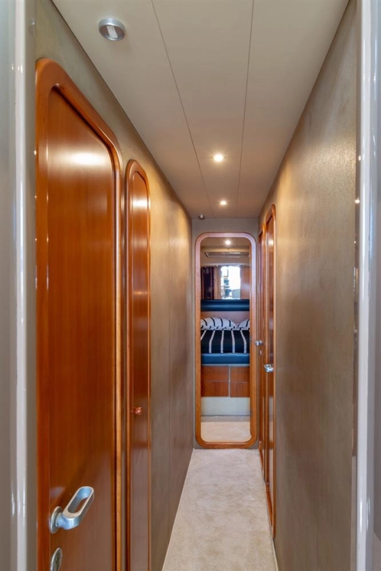 Ferretti Altura 52s usado à venda
