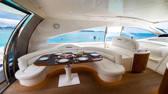 Pershing 65 usata in vendita