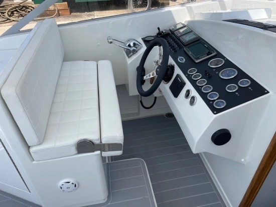 Magnum Marine 35 Hard Top usata in vendita