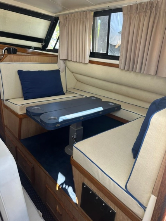 Bertram 28 Cruiser usado à venda