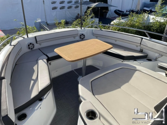 Jeanneau 10.5 cc nuova in vendita