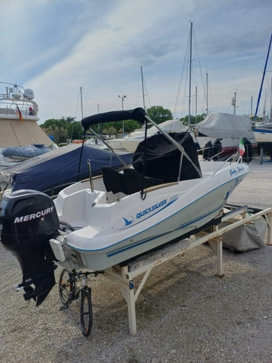 Quicksilver 555 usata in vendita