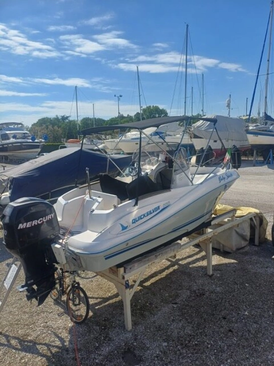 Quicksilver 555 usata in vendita